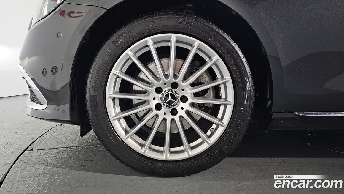 Mercedes-Benz E-Class 2021