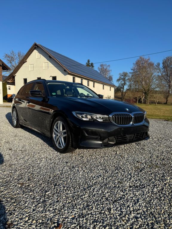 BMW 318 2022