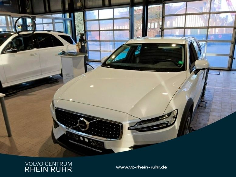 Volvo V60 Cross Country 2023