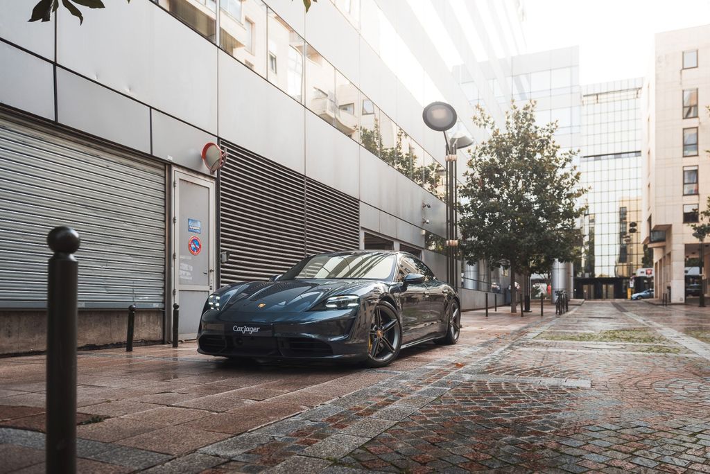 Porsche Taycan 2021
