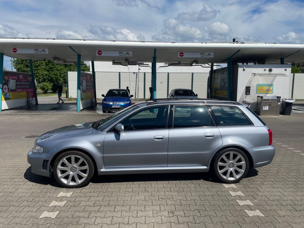 Audi RS4 2001