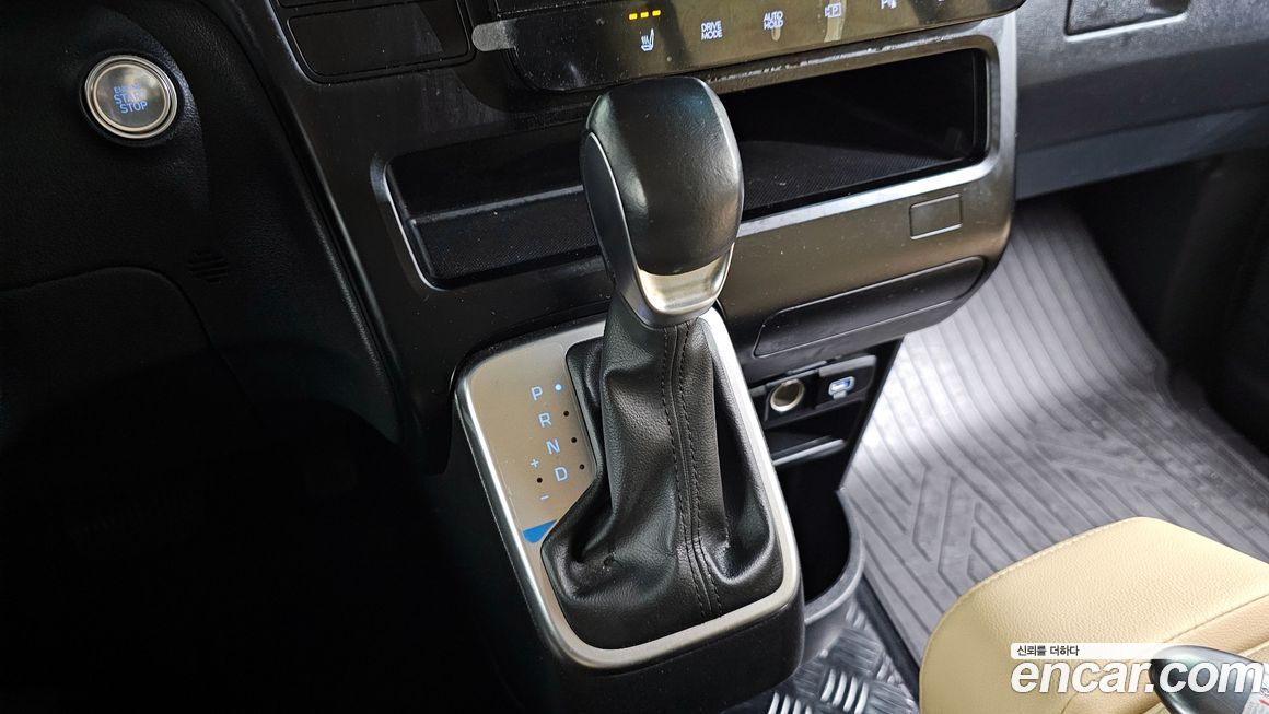 Hyundai Staria 2025