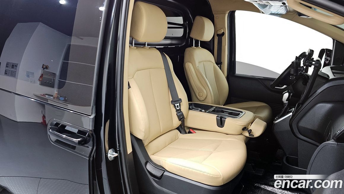 Hyundai Staria 2025