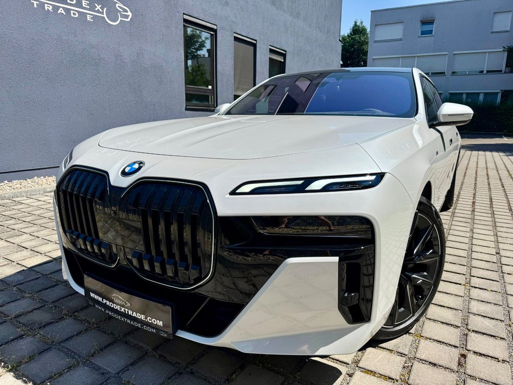BMW 740 2024