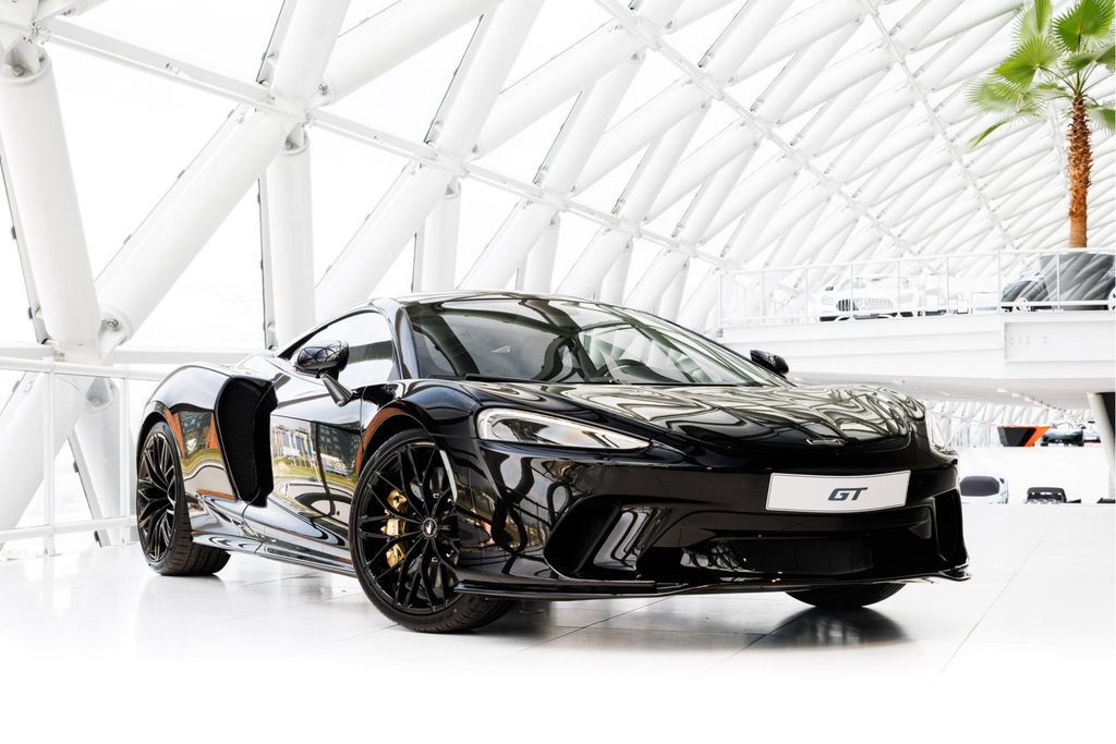 McLaren GT 2024