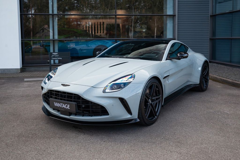 Aston Martin V8 Vantage 2025