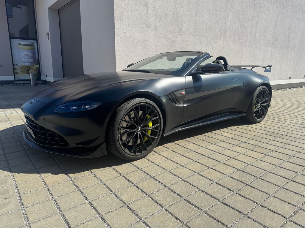 Aston Martin V8 Vantage 2022
