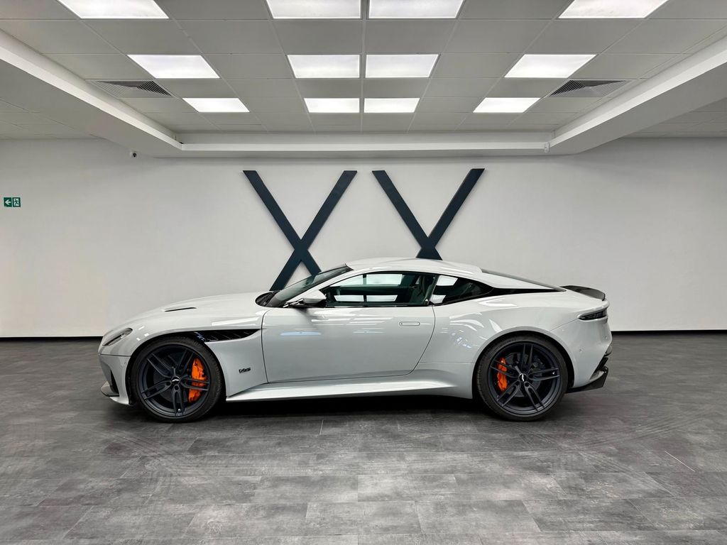 Aston Martin DBS 2023