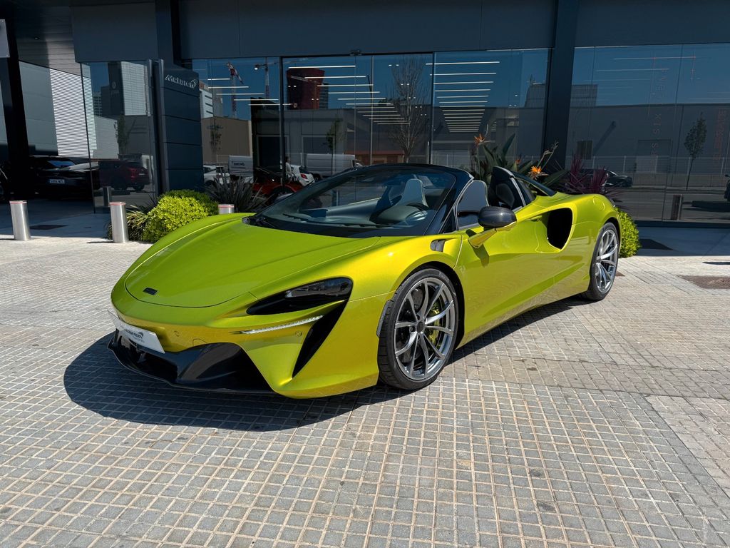 McLaren Artura 2025