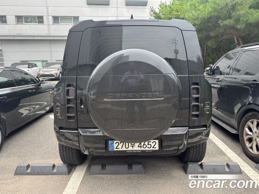 Land Rover Defender 2023