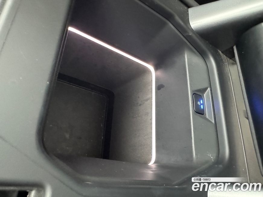 Land Rover Defender 2023