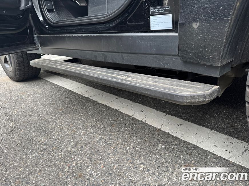 Land Rover Defender 2023