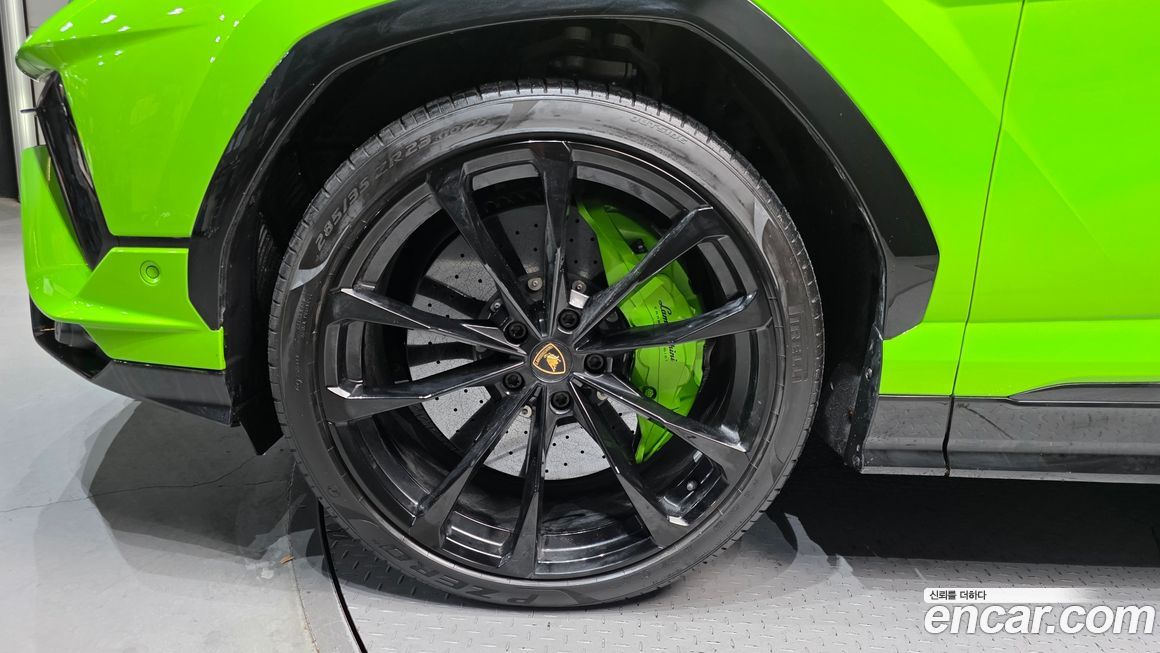 Lamborghini Urus 2024