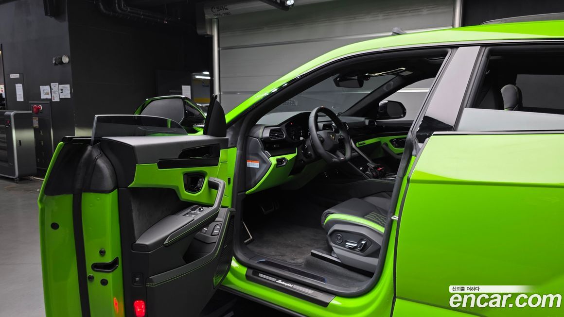 Lamborghini Urus 2024