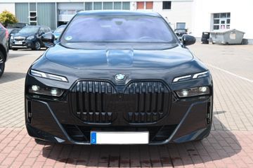 BMW 740 2024