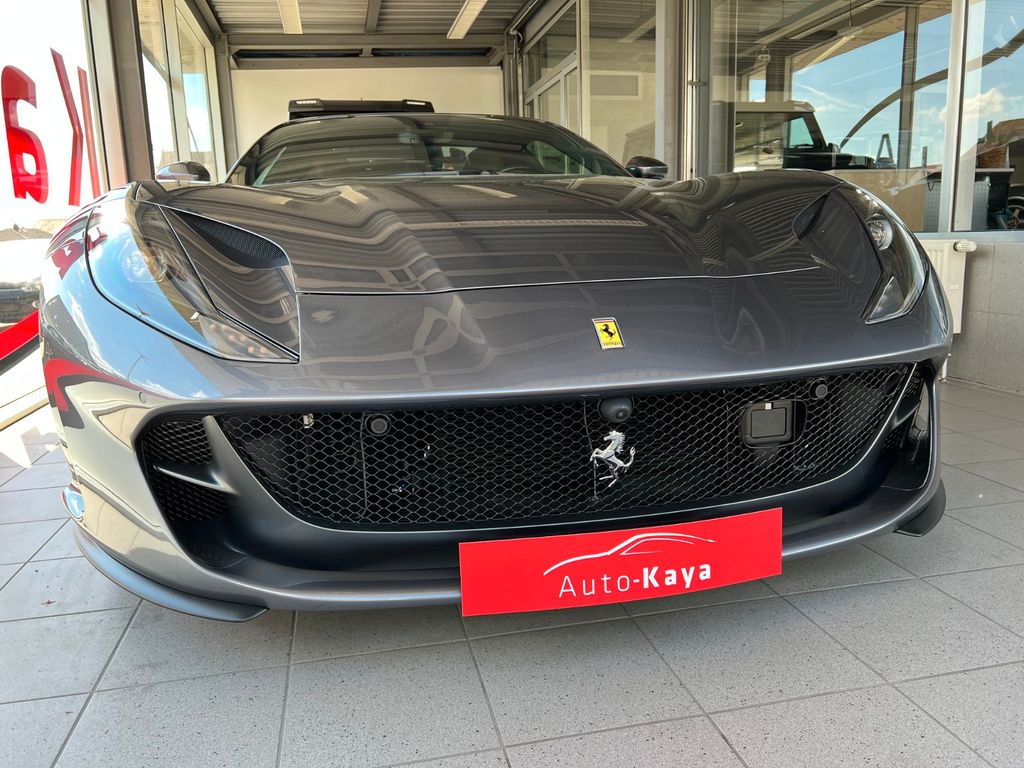 Ferrari 812 2022