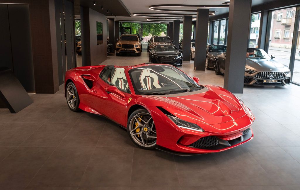 Ferrari F8 2023