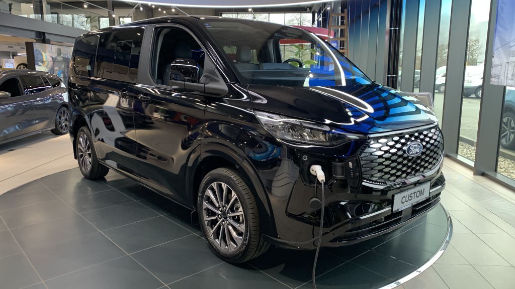 Ford Tourneo Custom 2025