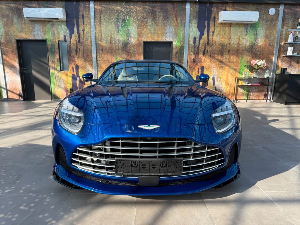 Aston Martin DB12 2024