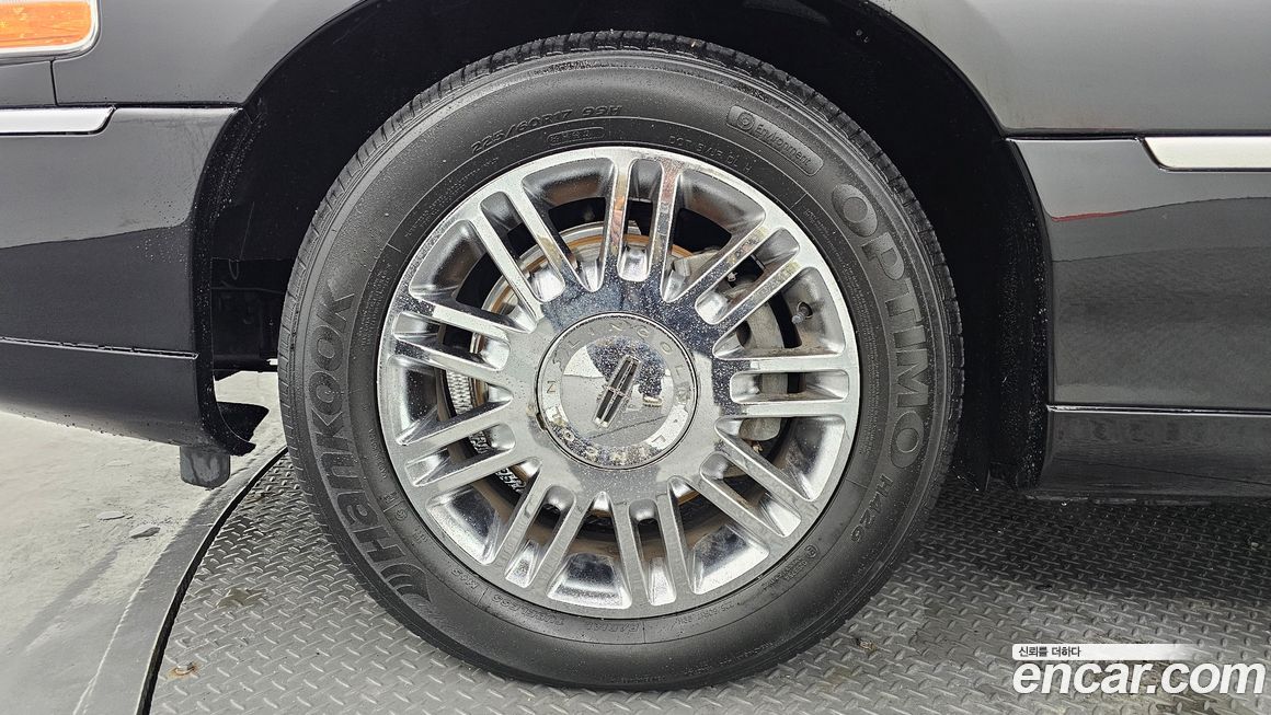 Lincoln Town Car 2008