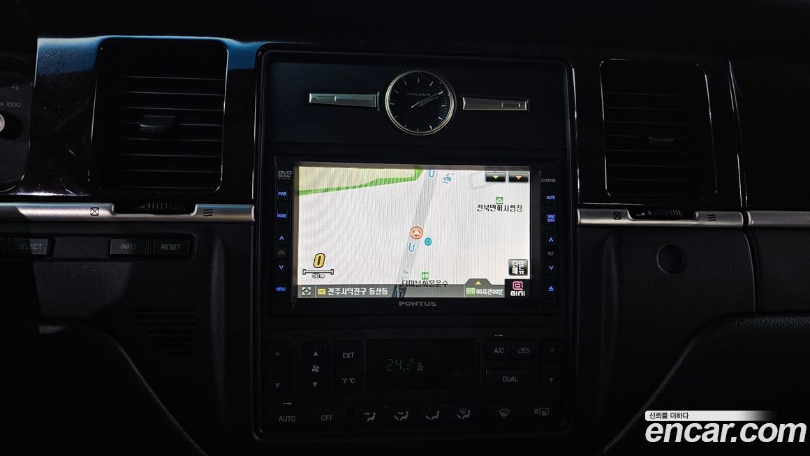 Lincoln Town Car 2008