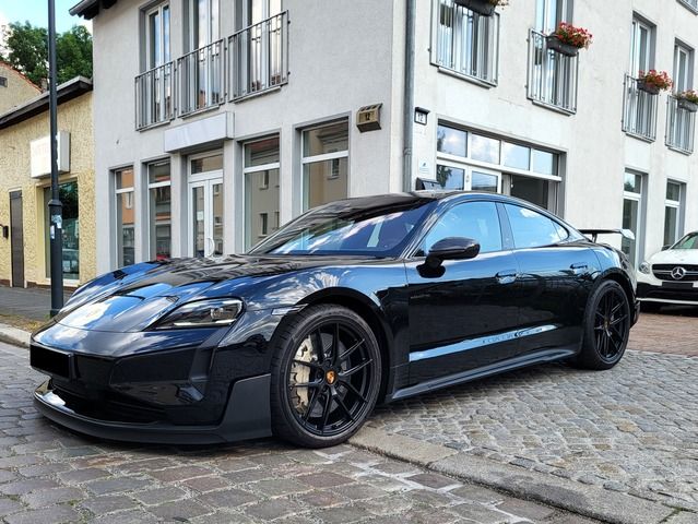 Porsche Taycan 2025