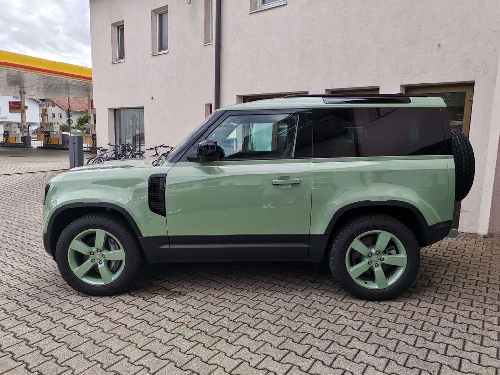 Land Rover Defender 2023