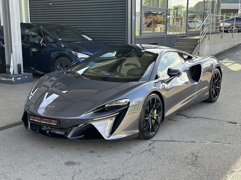 McLaren Artura 2023