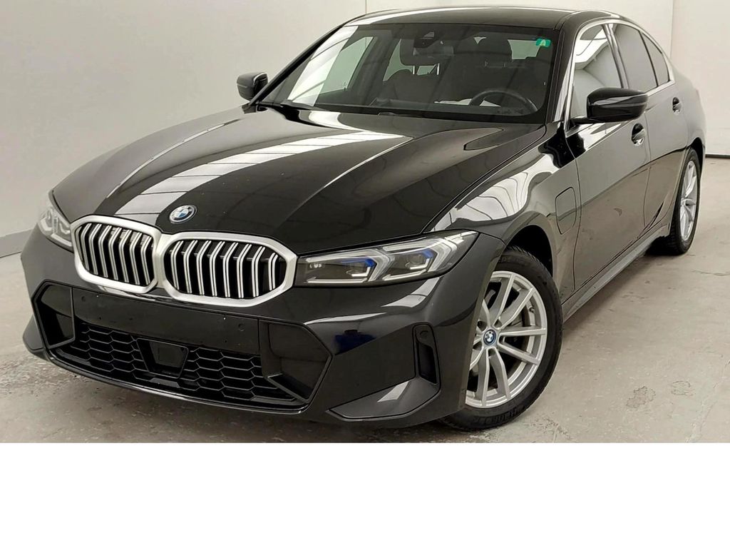 BMW 330 2023