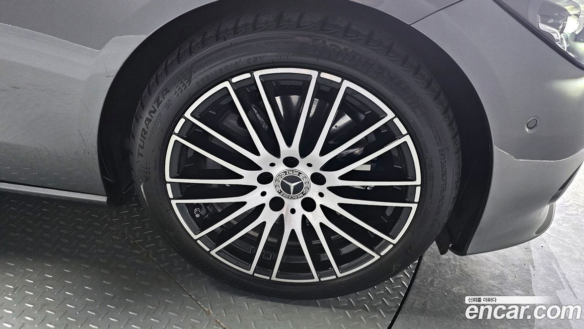 Mercedes-Benz C-Class 2024