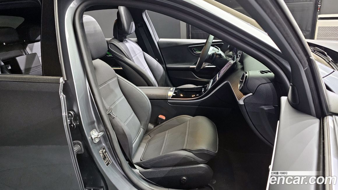 Mercedes-Benz C-Class 2024