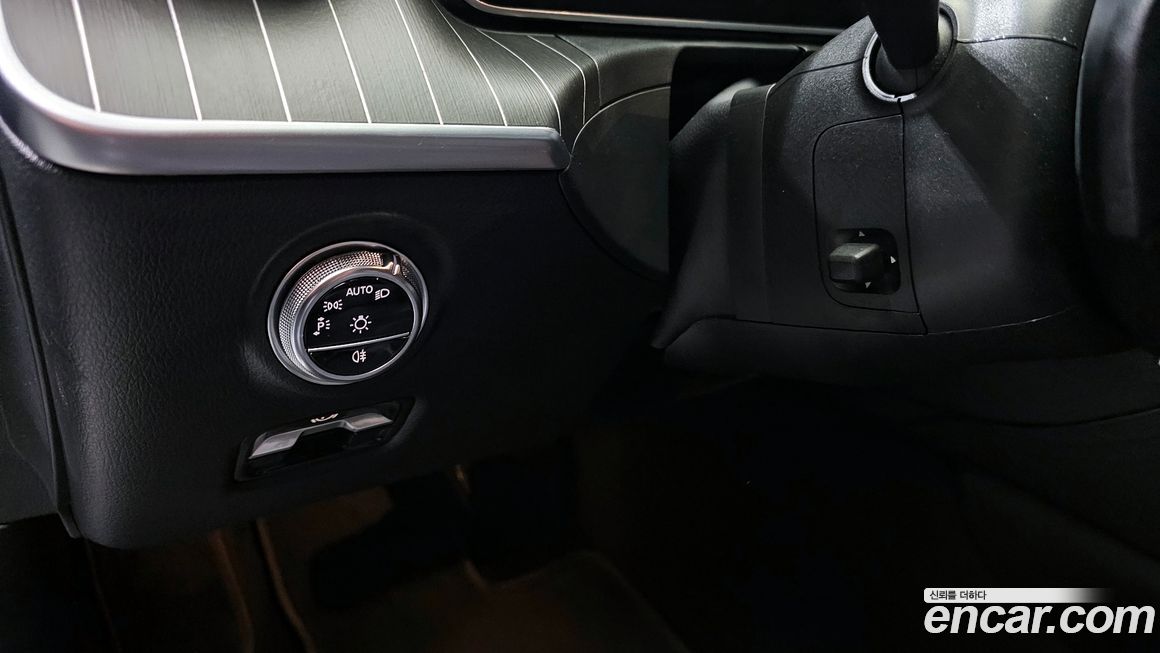 Mercedes-Benz C-Class 2024