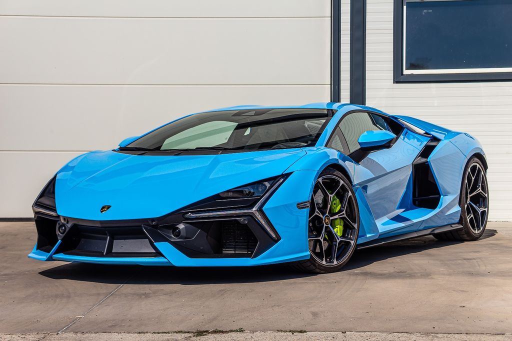 Lamborghini Revuelto 2024
