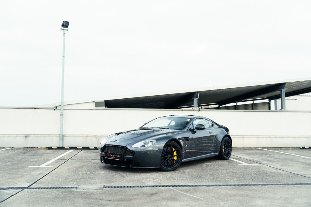 Aston Martin V12 Vantage 2016