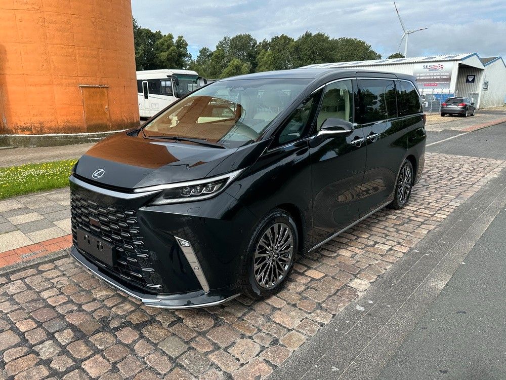 Lexus LM 2025