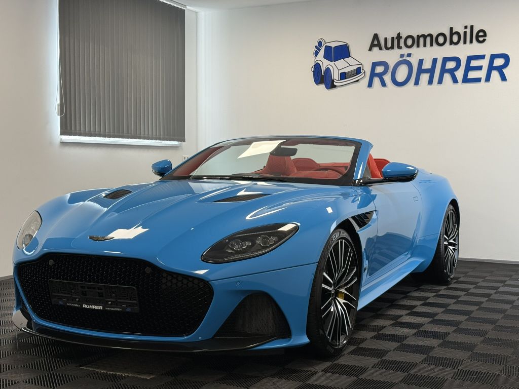 Aston Martin DBS 2022