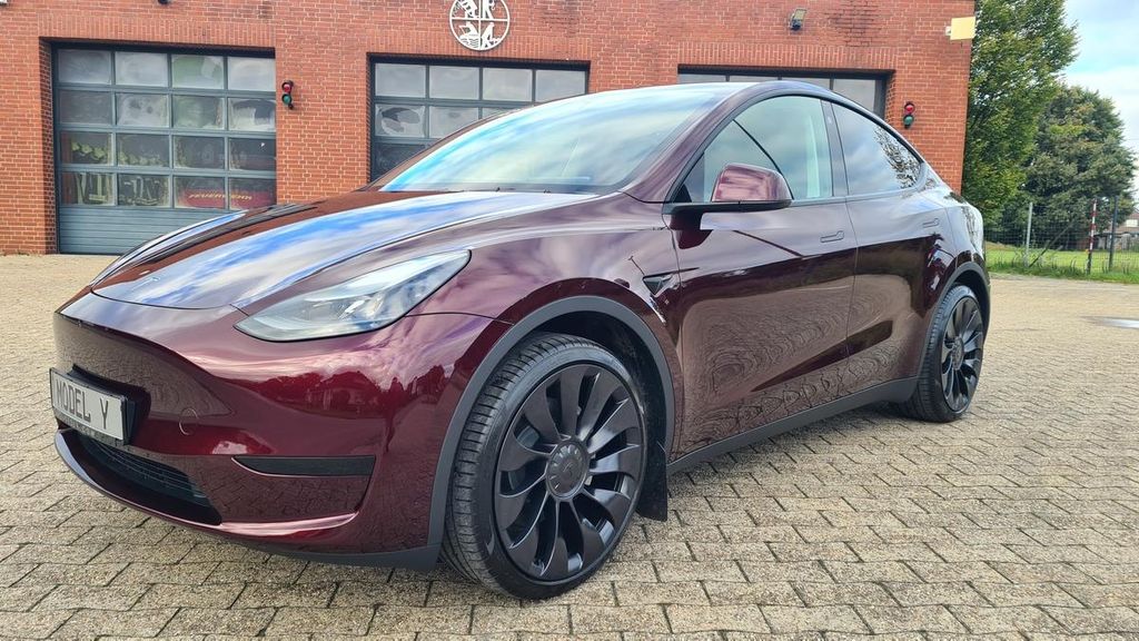 Tesla Model Y 2024