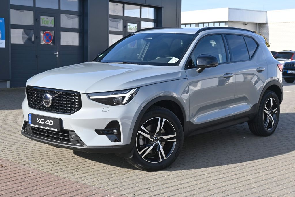 Volvo XC40 2025