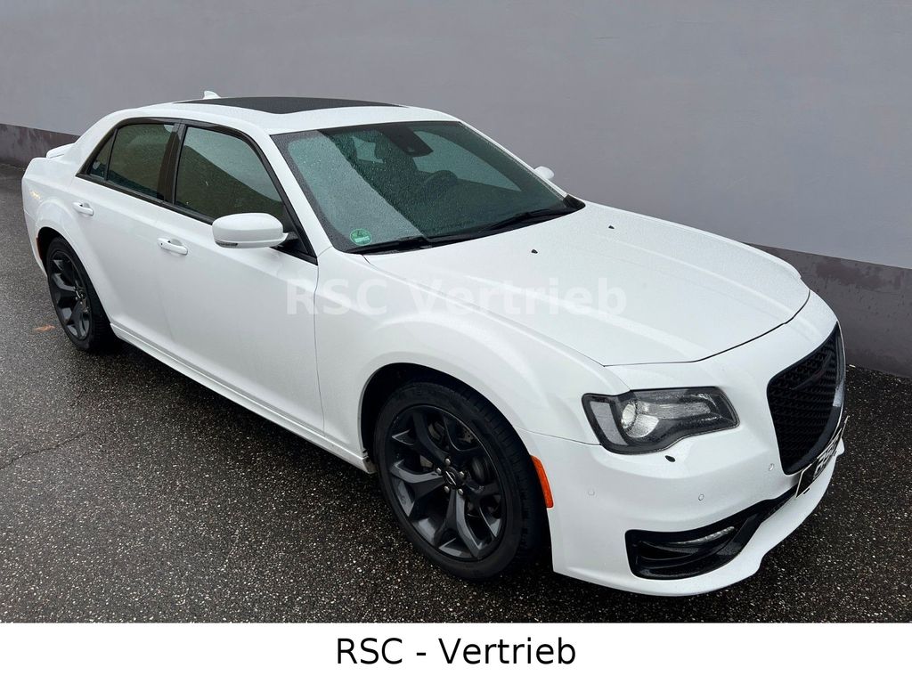 Chrysler 300C 2021