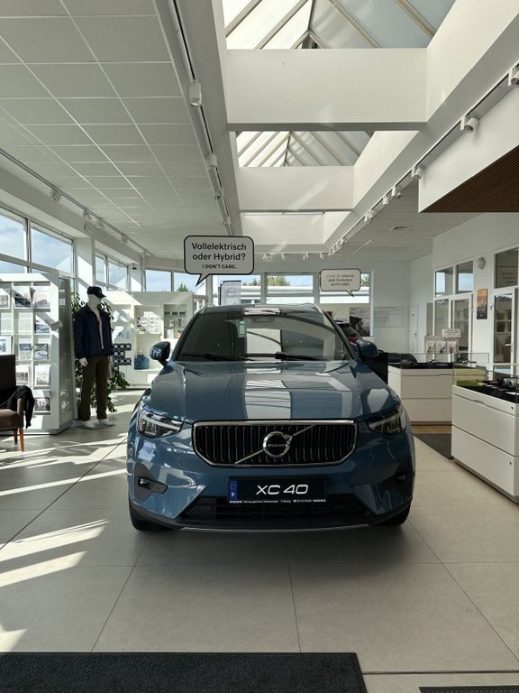 Volvo XC40 2025