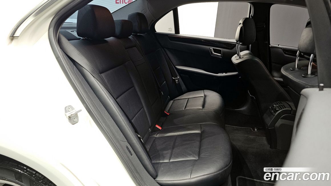 Mercedes-Benz E-Class 2011