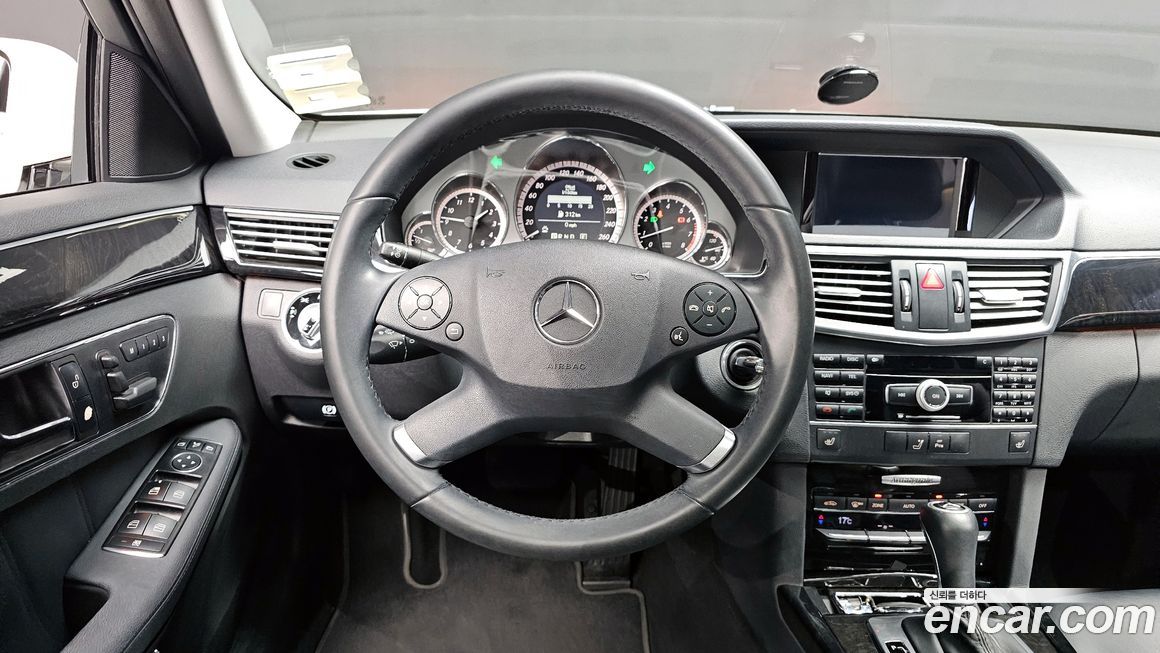 Mercedes-Benz E-Class 2011