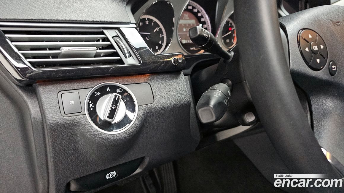 Mercedes-Benz E-Class 2011