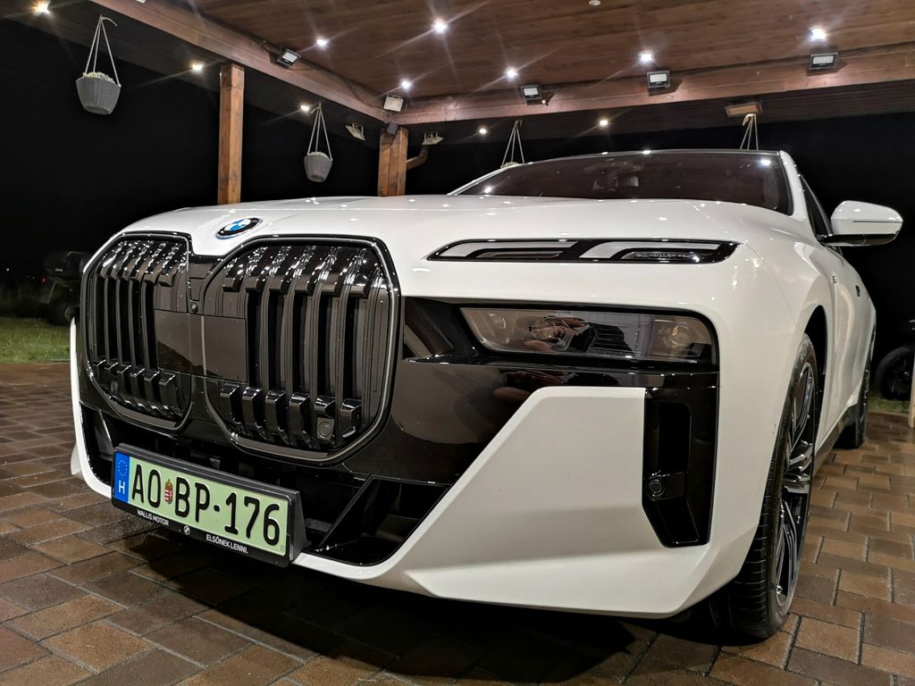 BMW i7 2025