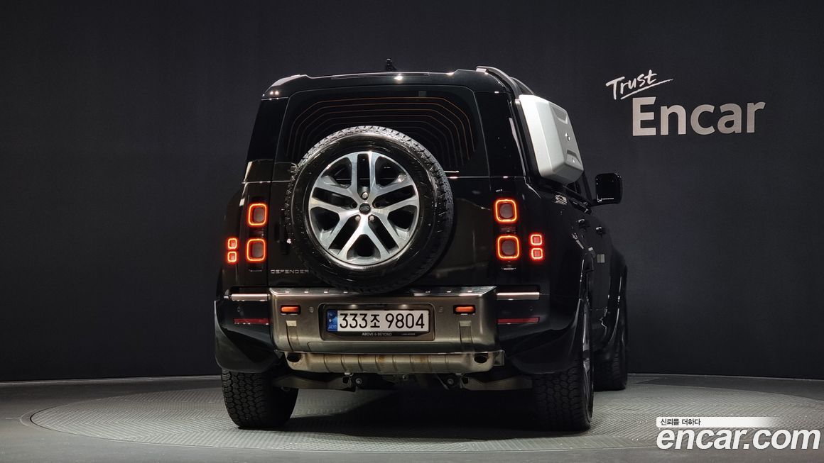 Land Rover Defender 2024