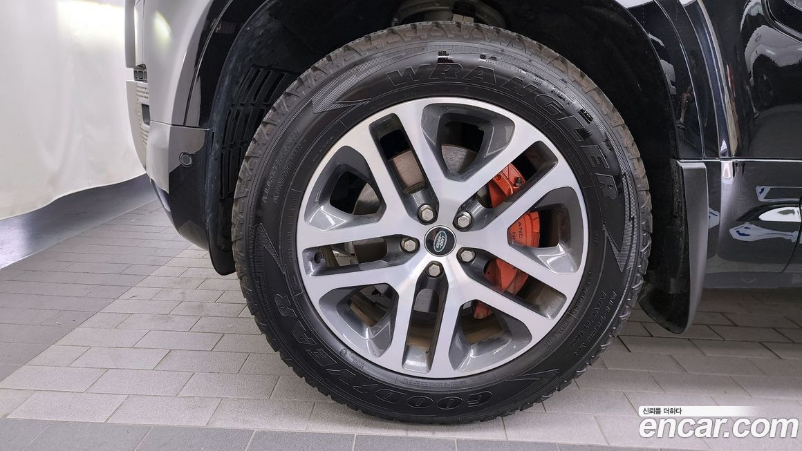 Land Rover Defender 2024