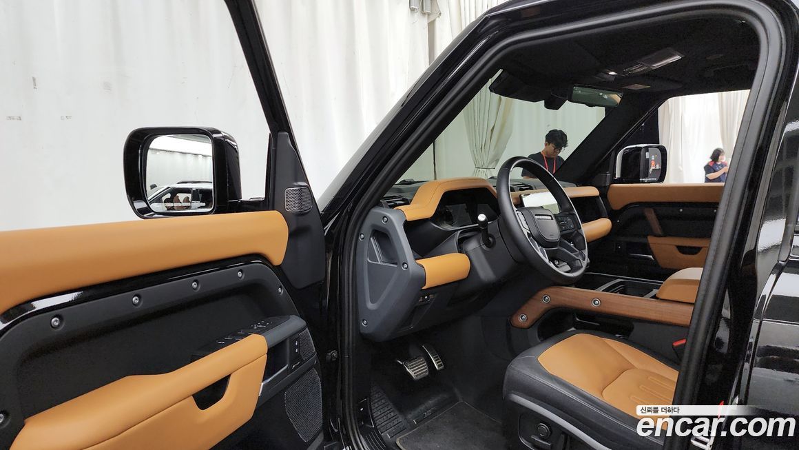 Land Rover Defender 2024