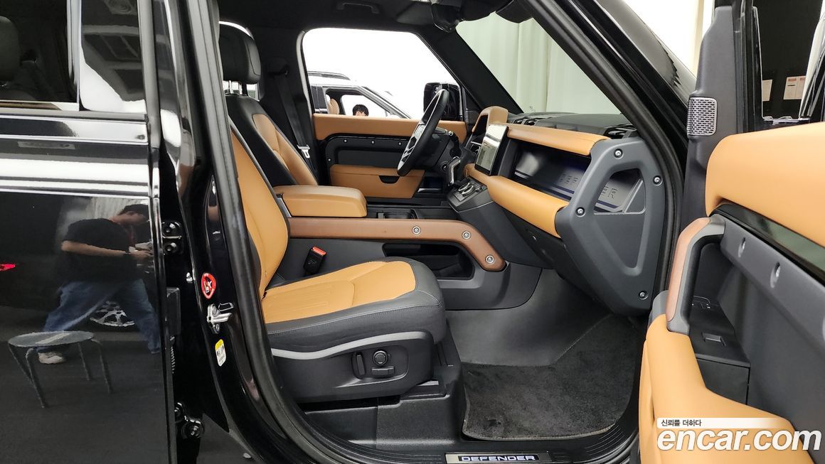 Land Rover Defender 2024