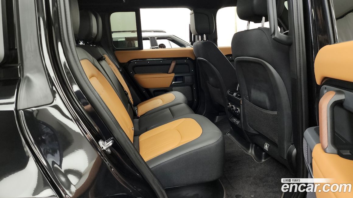 Land Rover Defender 2024