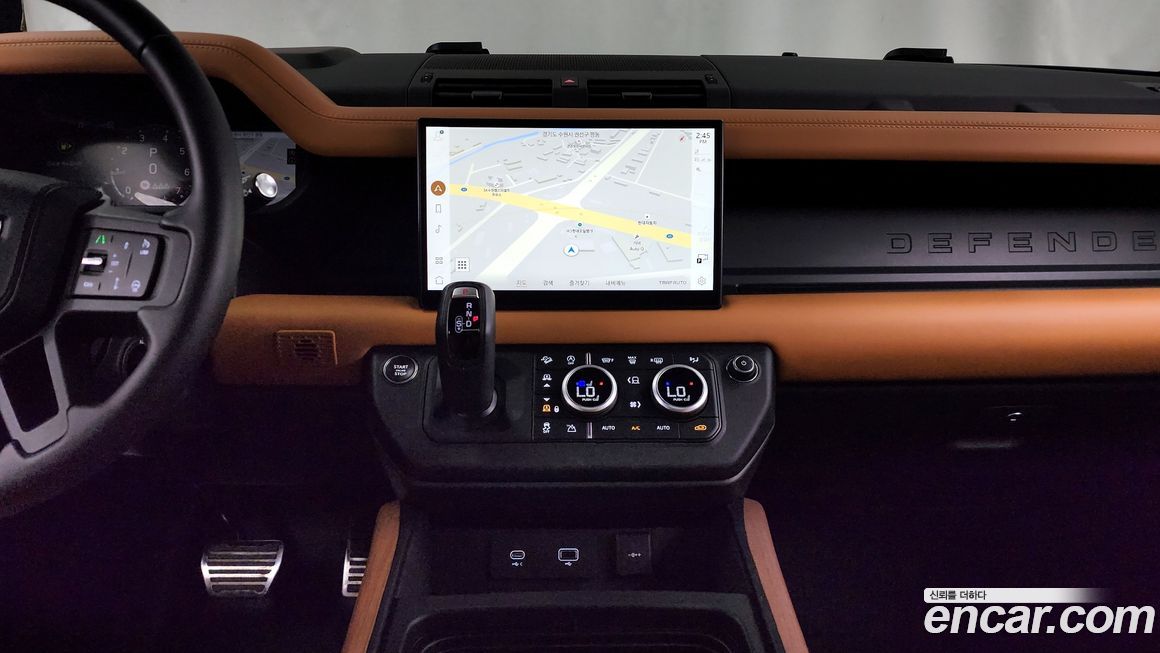 Land Rover Defender 2024